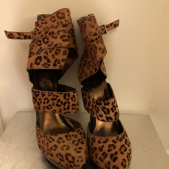 N.Y.L.A LANVIN Leopard Pumps - Picture 3 of 8